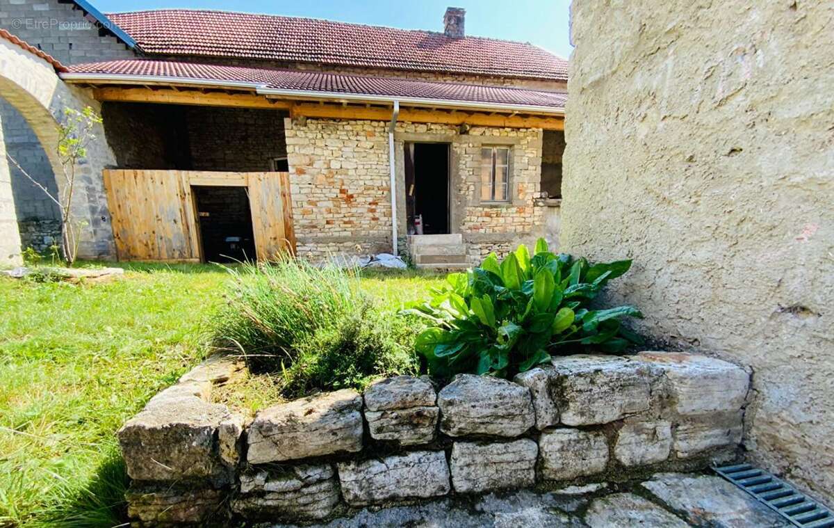Maison à RIOZ