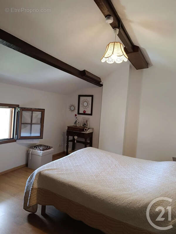 Maison 129 m² à Les Eglisottes-Et-Chalaures  - photo 7