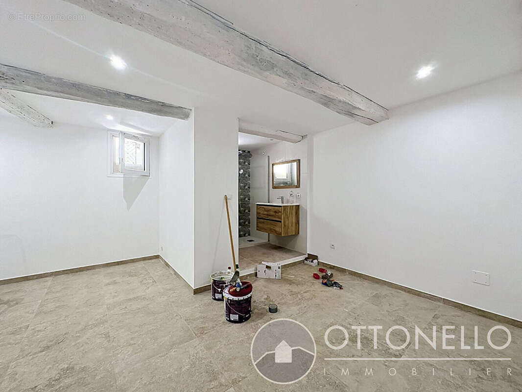 Appartement à ROQUEBRUNE-SUR-ARGENS