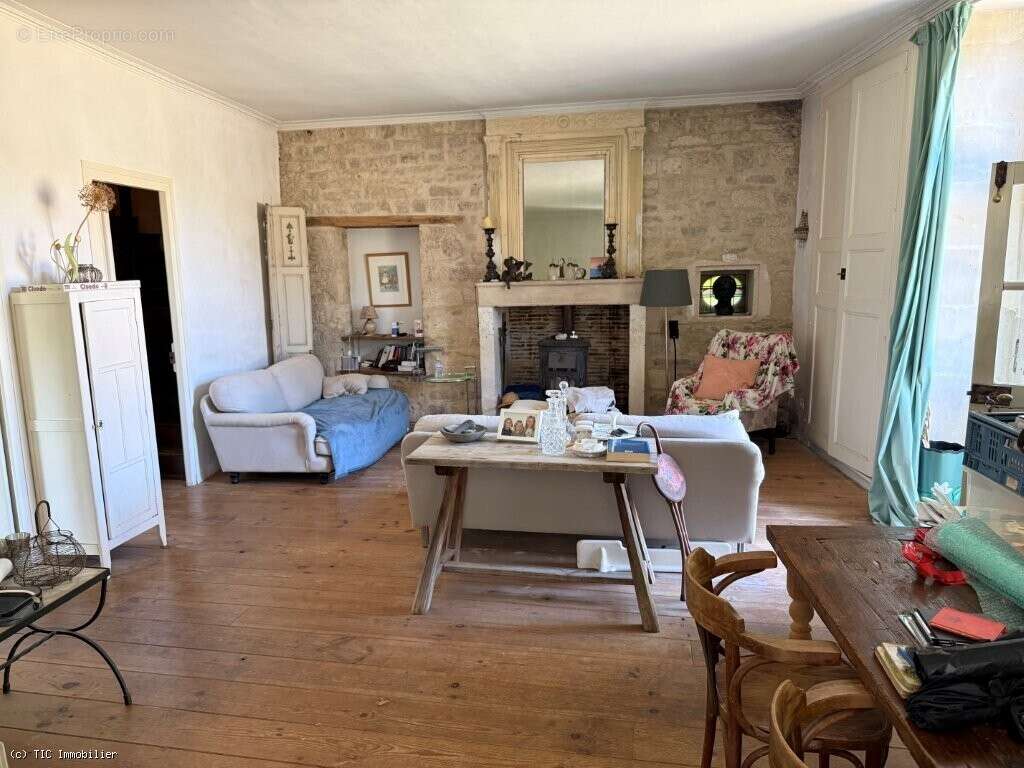 Belle Maison Sur Un Parc de 4843m² Avec Piscine - photo 6