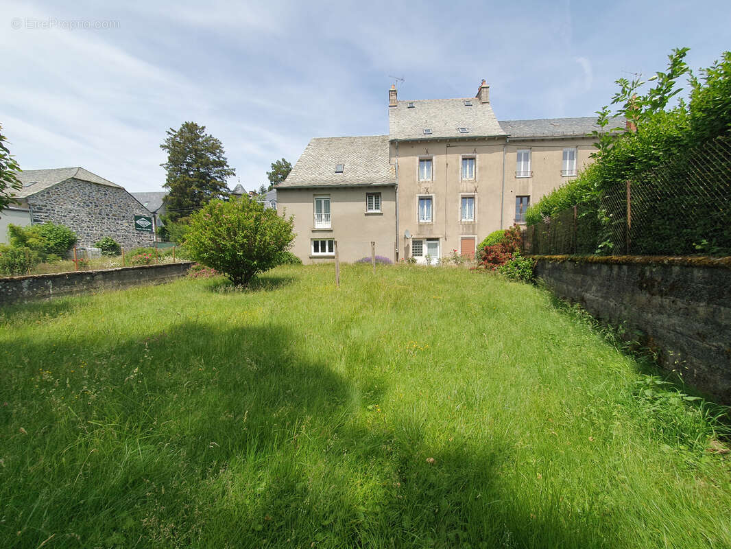 Maison à LAGUIOLE