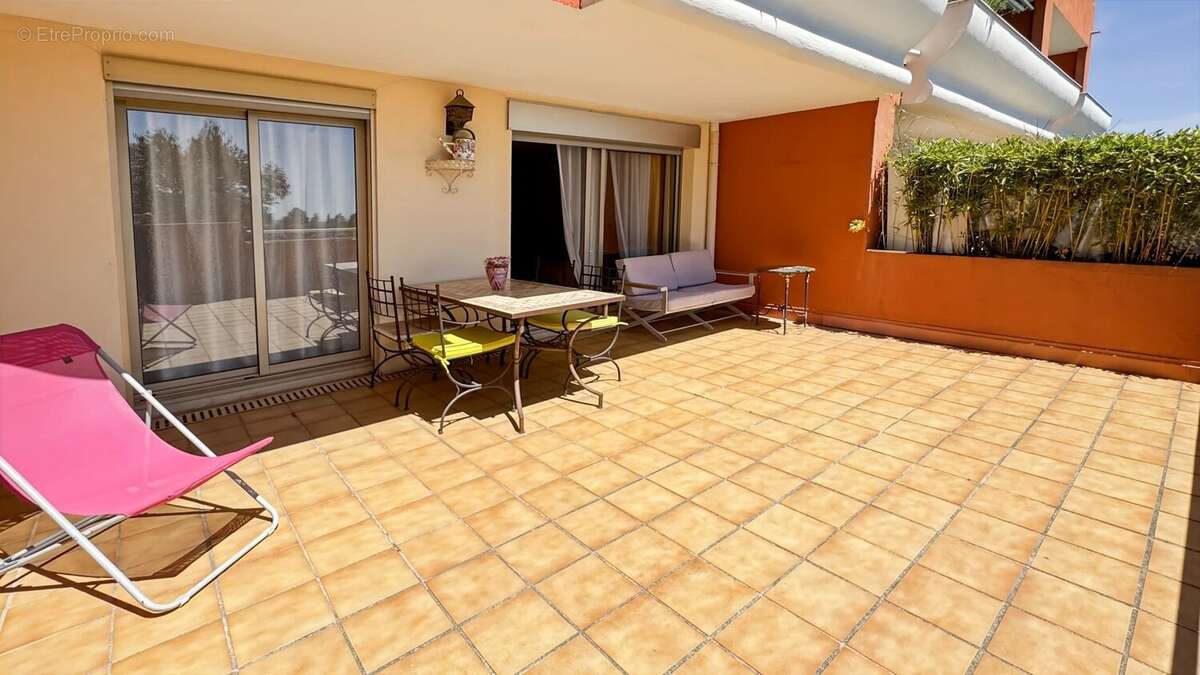 Appartement à MANDELIEU-LA-NAPOULE