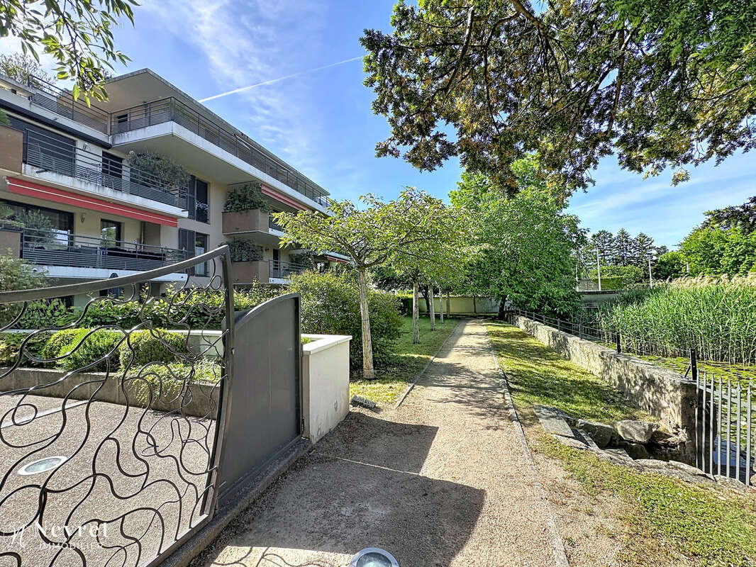 Appartement à SAINT-GENIS-LAVAL