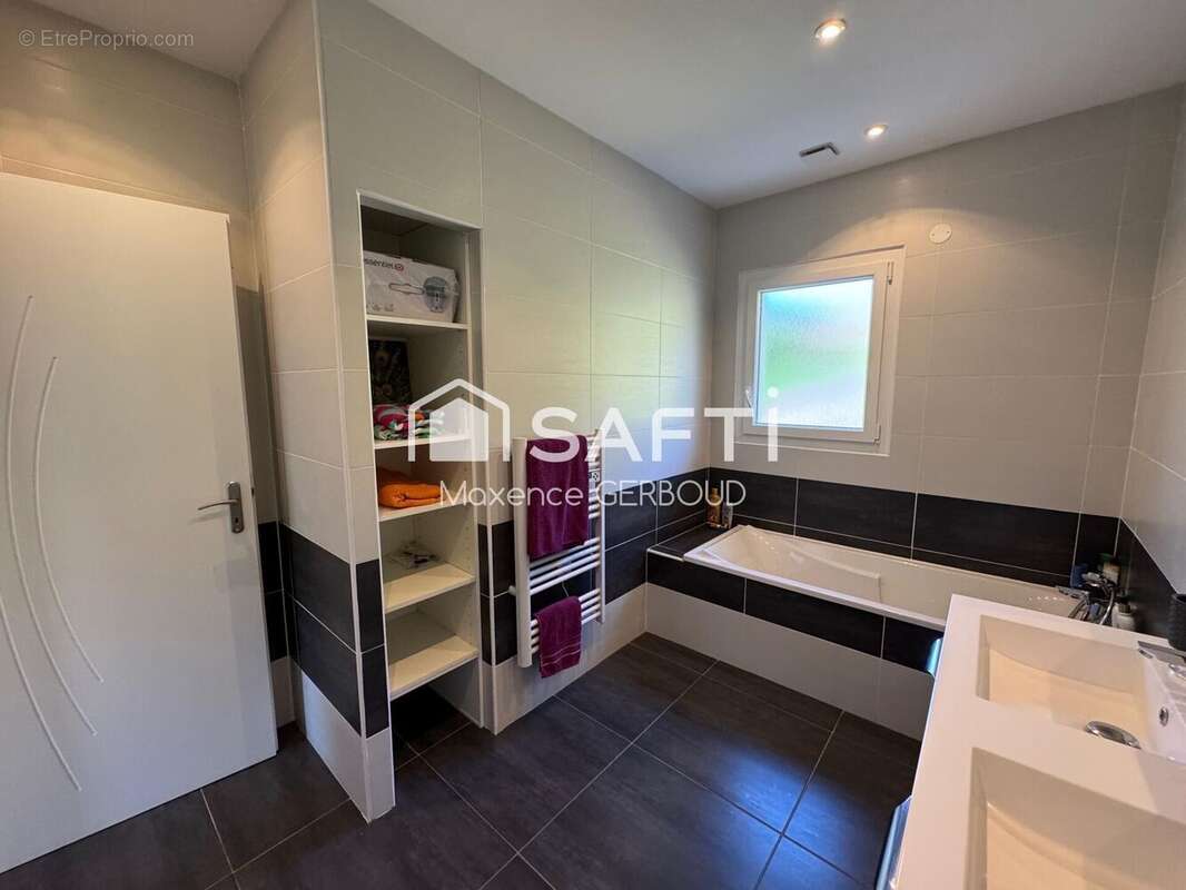 Maison 122 m² à Saint-Quentin-Sur-Isere  - photo 9
