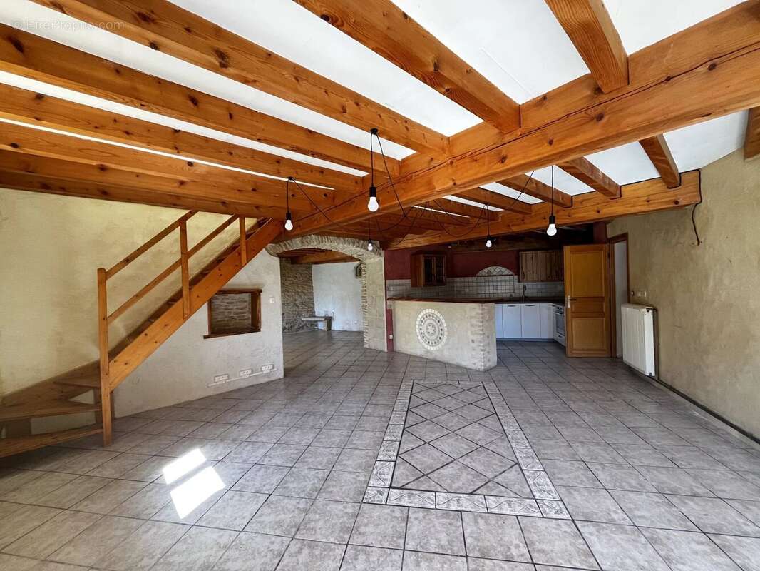 Maison en pierre 8 pièces 165 m² + jardin - photo 5