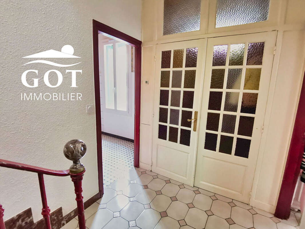 Maison à SAINT-LAURENT-DE-LA-SALANQUE