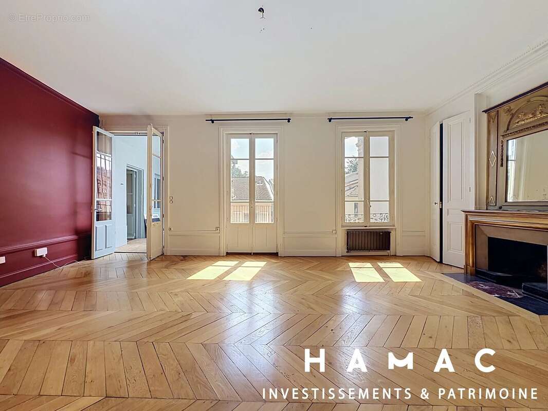 Maison de 260m2 - 1000m2 de terrain - Stationnement - photo 4