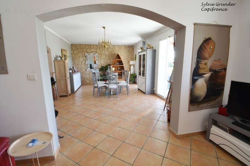 Maison à POURRIERES