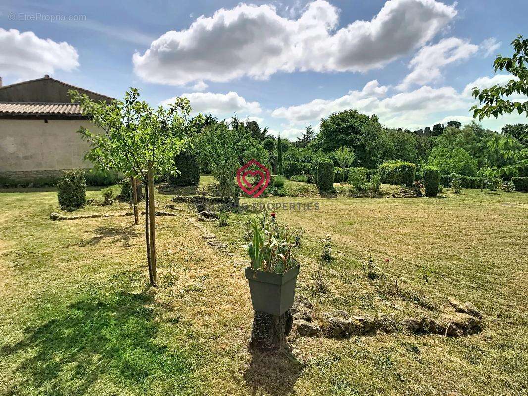 Maison à PEYREFITTE-SUR-L'HERS