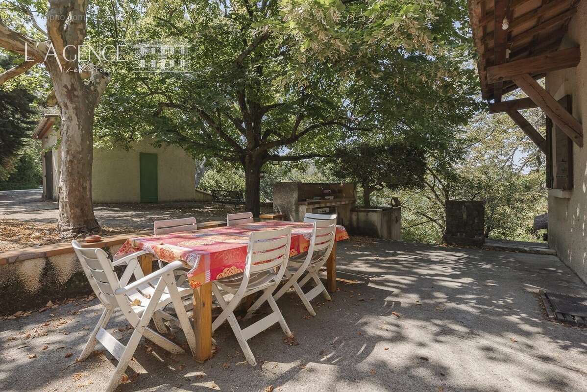 Maison 92 m² à Aix-En-Provence  - photo 2