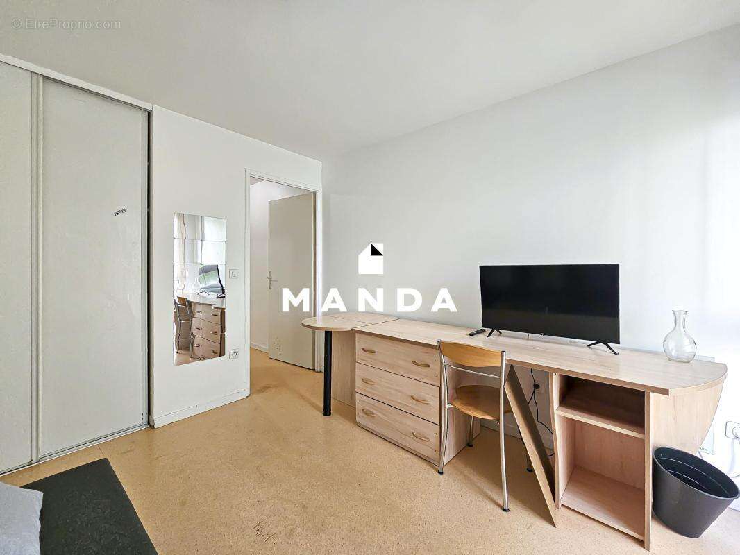 Appartement à COURBEVOIE