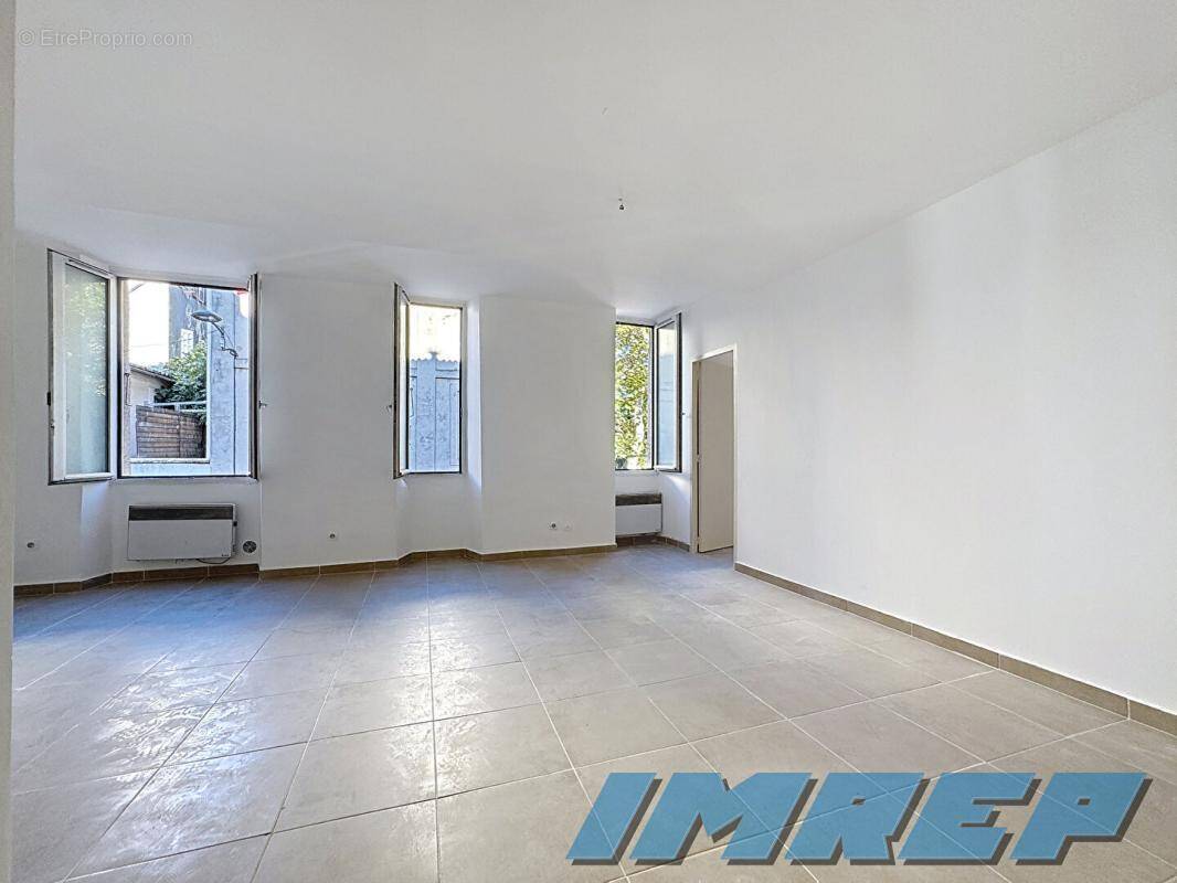 Appartement à MARSEILLE-5E