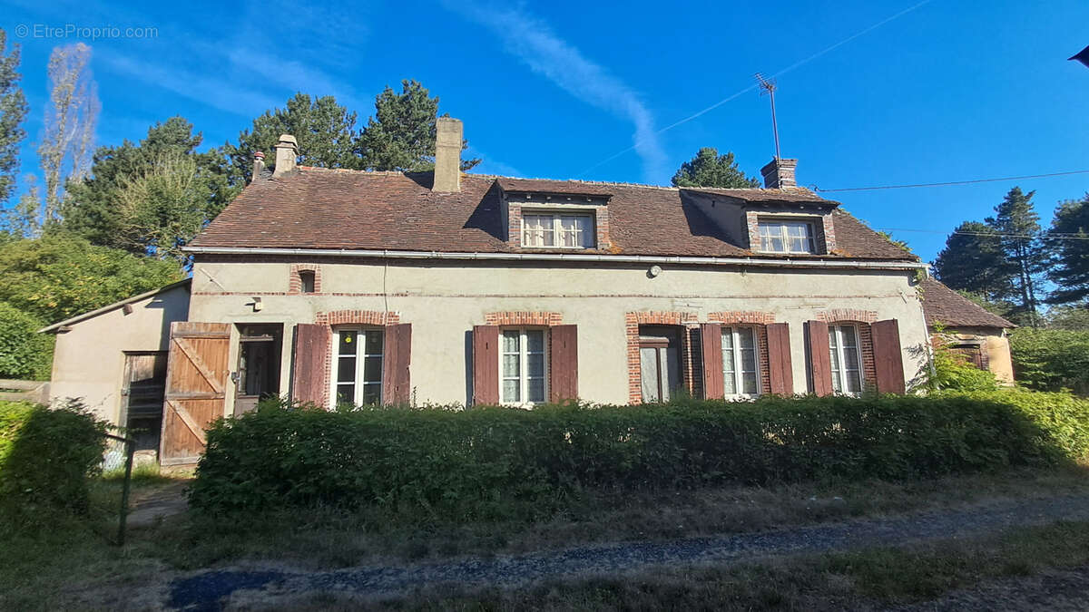 Ancien corps de ferme avec grand terrain - photo 2