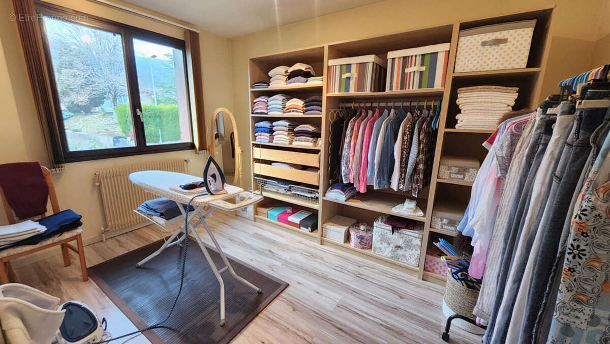 Maison à INJOUX-GENISSIAT