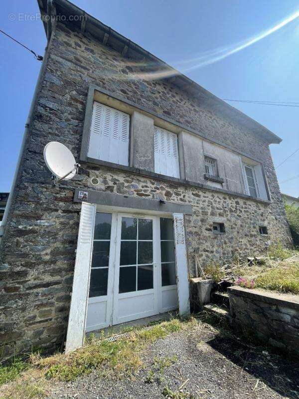 Maison à SAINT-YRIEIX-LA-PERCHE