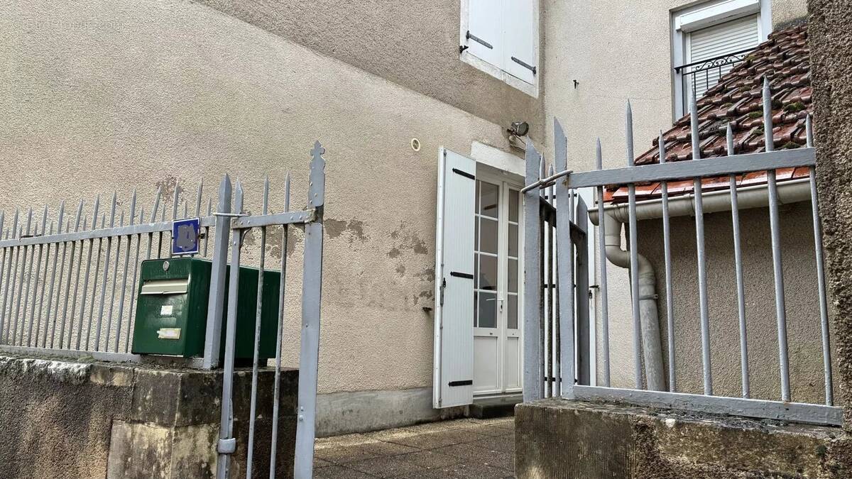 Maison à MONTMORILLON