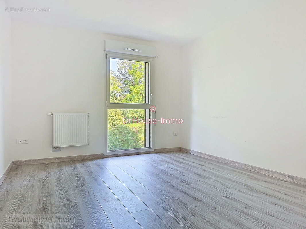 Appartement à SAINT-REMY-L'HONORE
