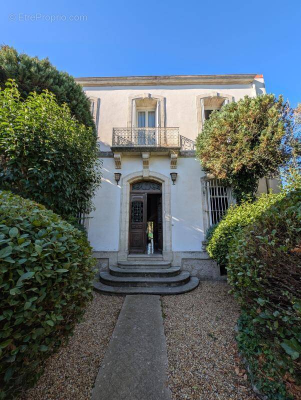 Maison à MONTBAZIN