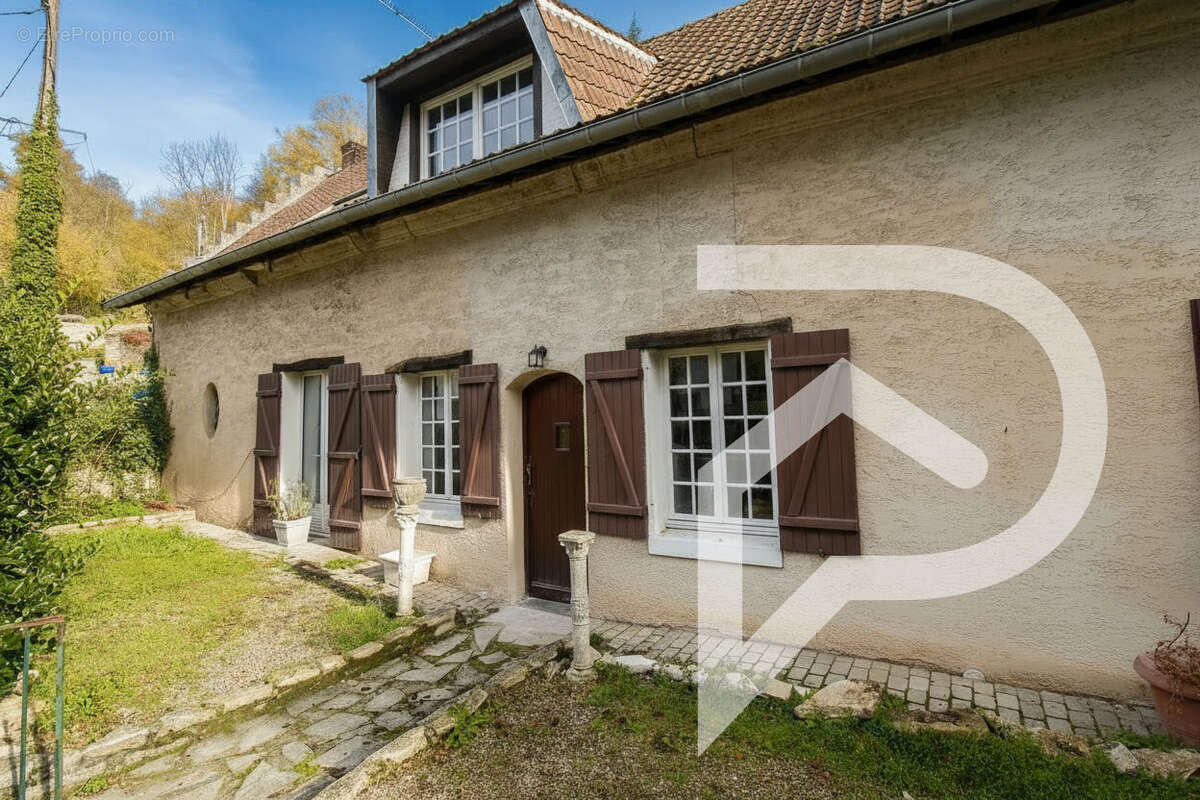 Maison à CUISE-LA-MOTTE