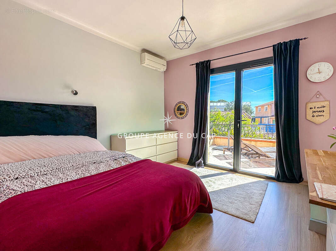A vendre villa de charme 4 chambres terrain plat piscine parking proche mer aux issambres - photo 14