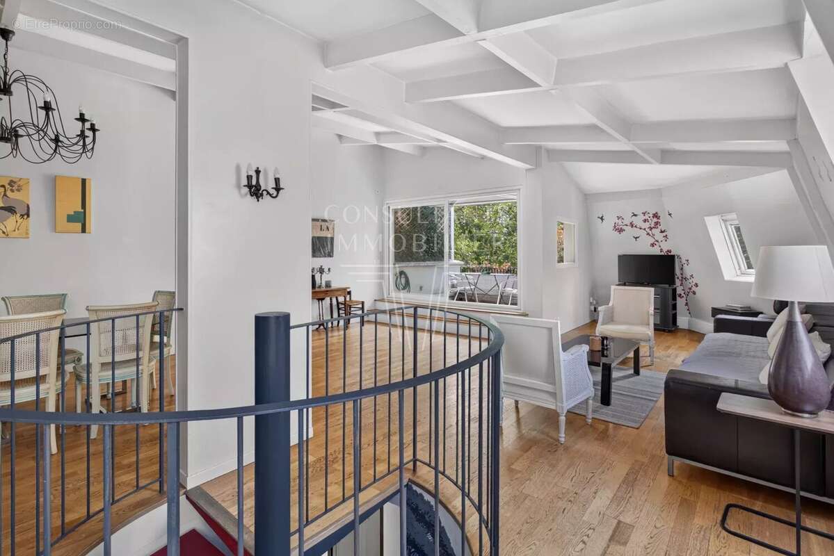 Boulogne Porte de Saint-Cloud . DUPLEX TROIS CHAMBRES - photo 8