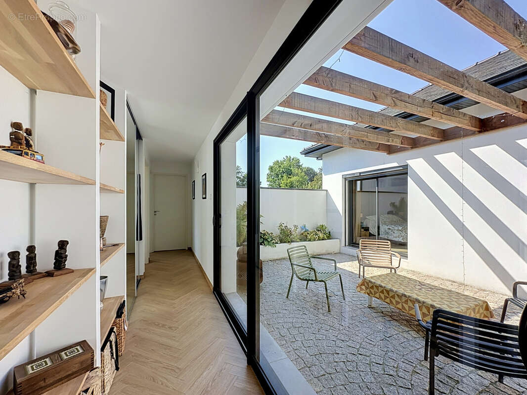 PAU EST - Superbe villa contemporaine avec piscine & vue pYrénées - photo 5