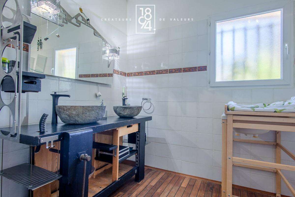 Maison familiale avec dépendance à la bastidonne - photo 12