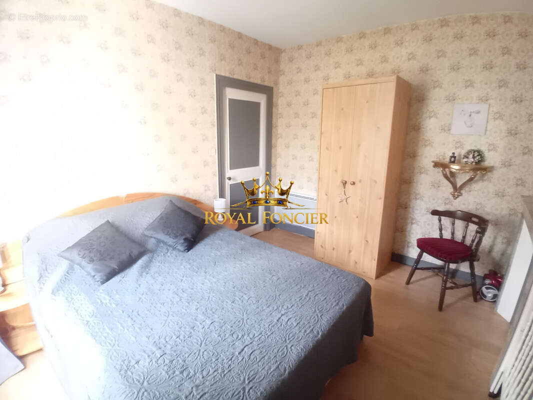 Maison 92 m² à Descartes  - photo 7