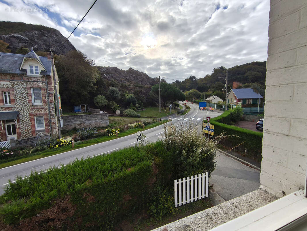 Appartement à JULLOUVILLE
