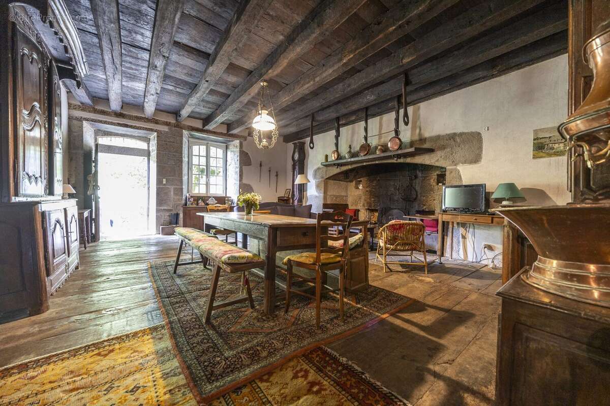 Maison 192 m² à Pleaux  - photo 6