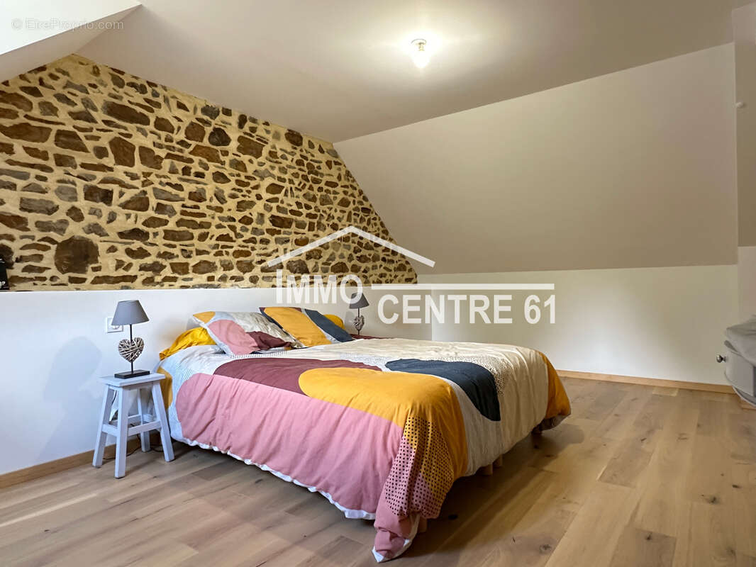 Charmante maison de trois chambres avec ses dépendances sur 6027m2 de terrain - photo 10