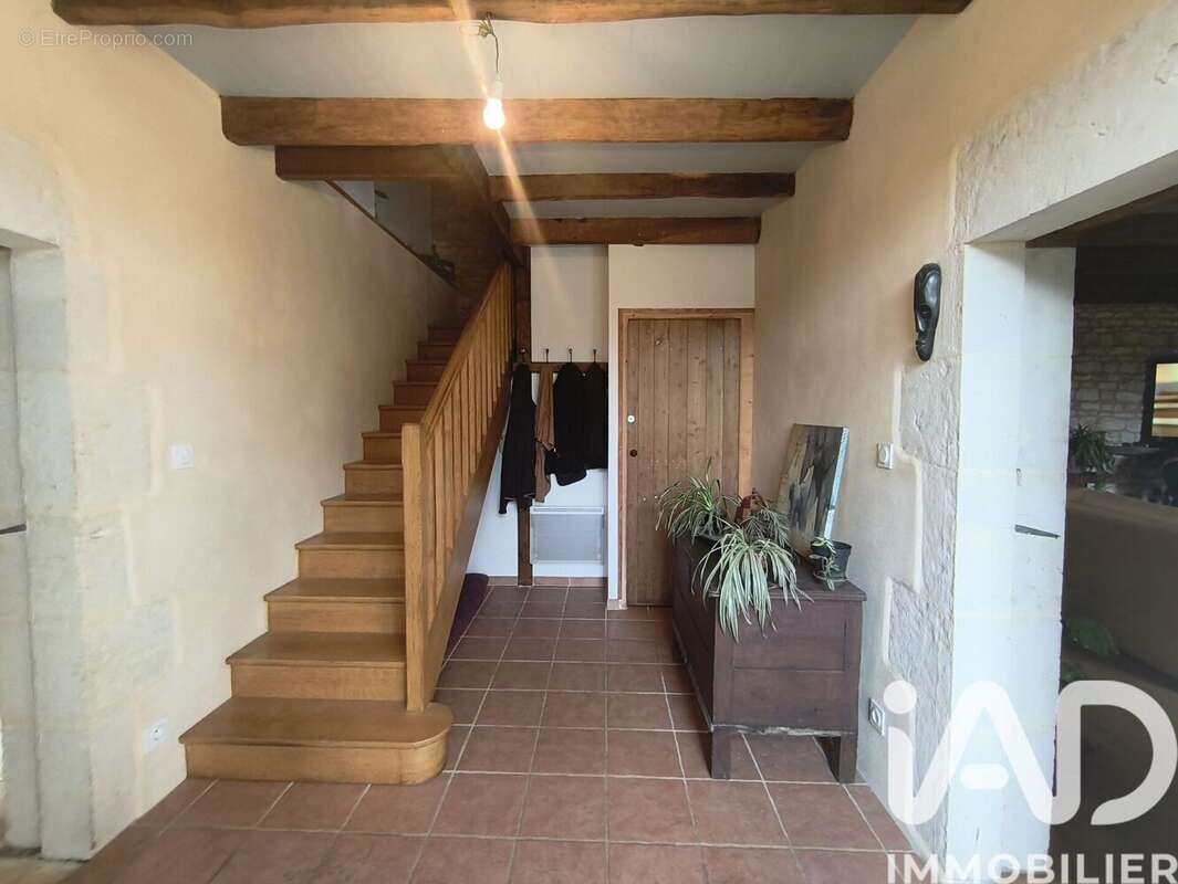 Maison 162 m² à Clussais-La-Pommeraie  - photo 2