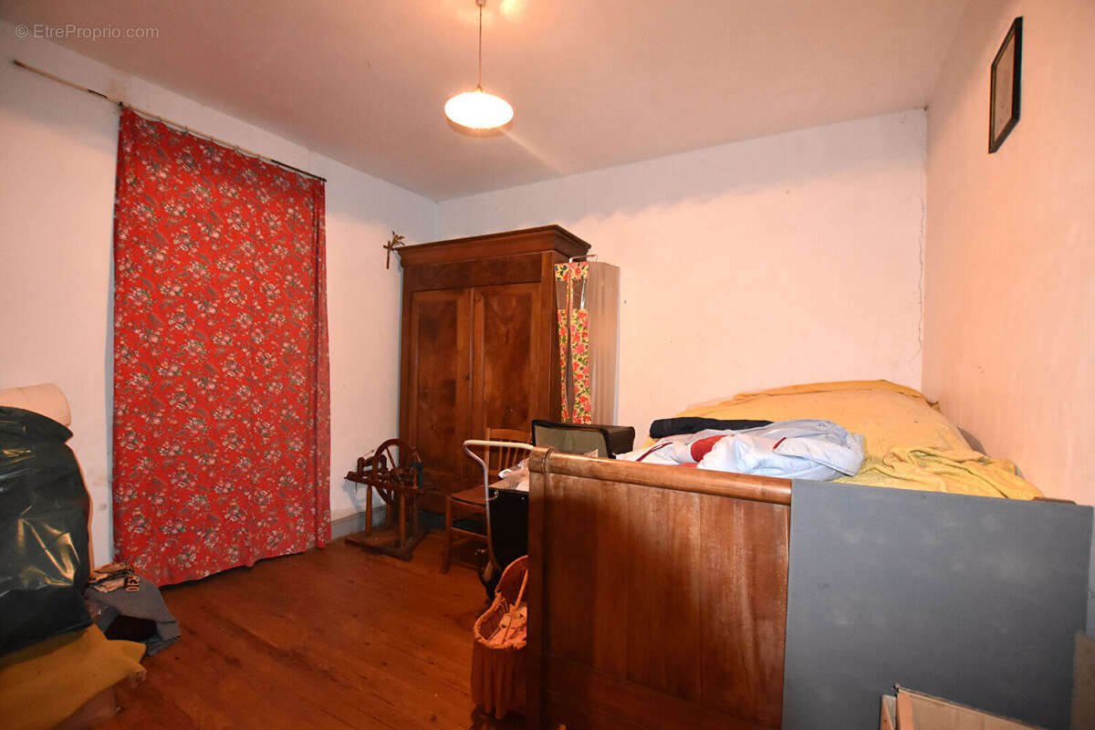 Maison à LE MAYET-DE-MONTAGNE