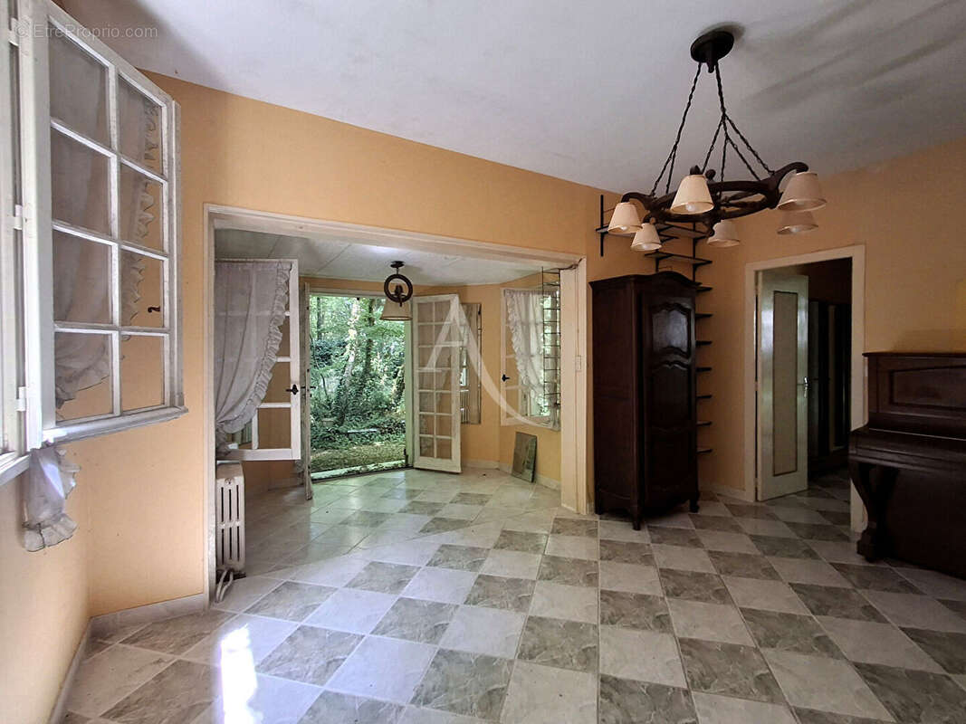 Maison à SAINT-GEORGES-DES-COTEAUX