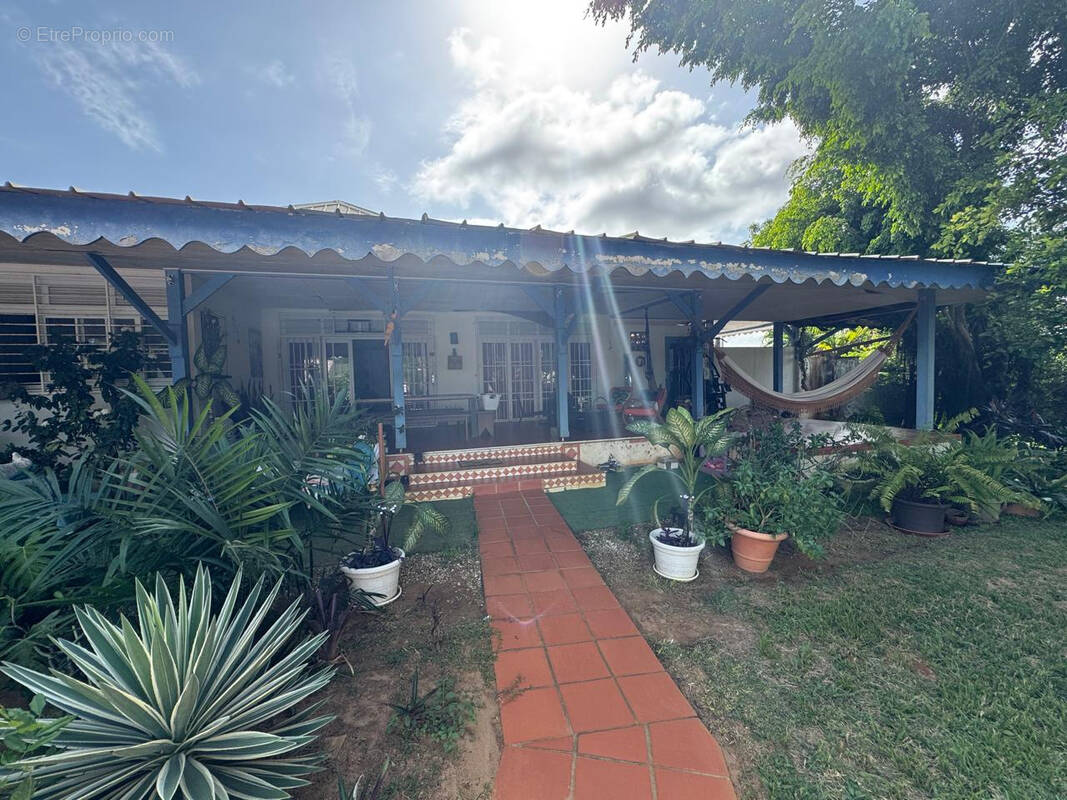 Maison à REMIRE-MONTJOLY