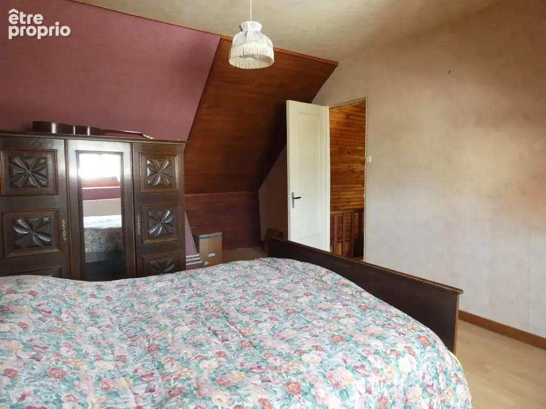 À Vendre : Maison de Caractère avec Jardin et Dépendances à Crépy (02) - photo 14