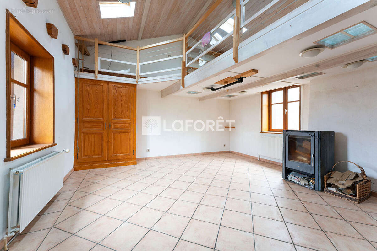 Maison à LA TOUR-DE-SALVAGNY