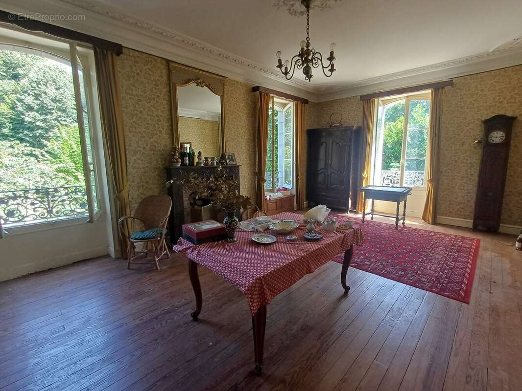 Maison 280 m² à Louvie-Juzon  - photo 2