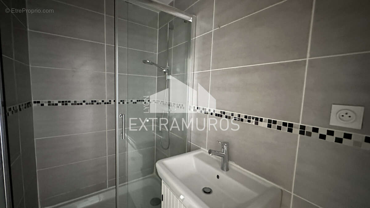 Appartement à L'ARBRESLE