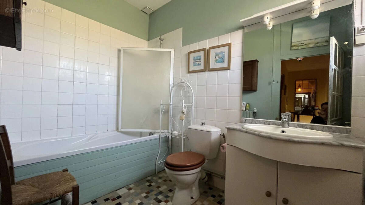 Maison à CHENAC-SAINT-SEURIN-D'UZET