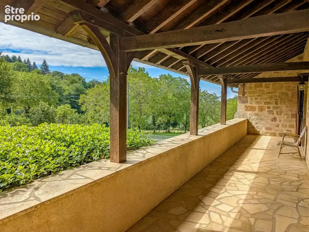 Un joyau rural — ferme, appartement, granges et 1,6 hectare. - photo 12