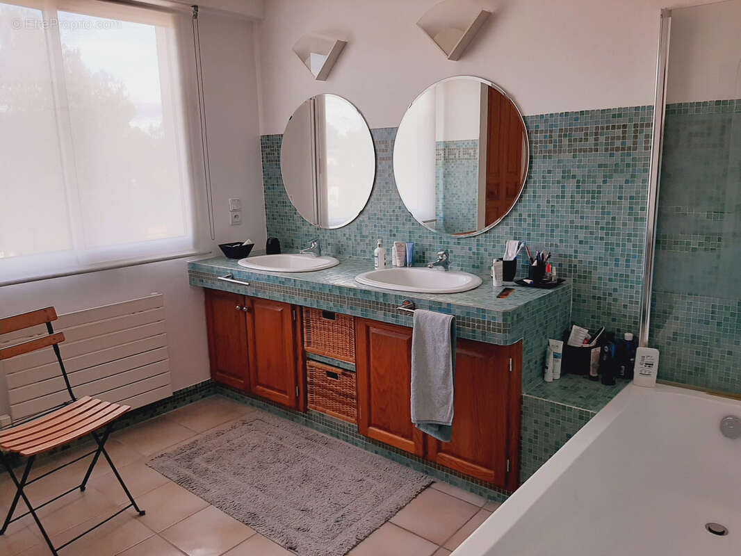 Maison à SAINT-CLEMENT-DE-RIVIERE