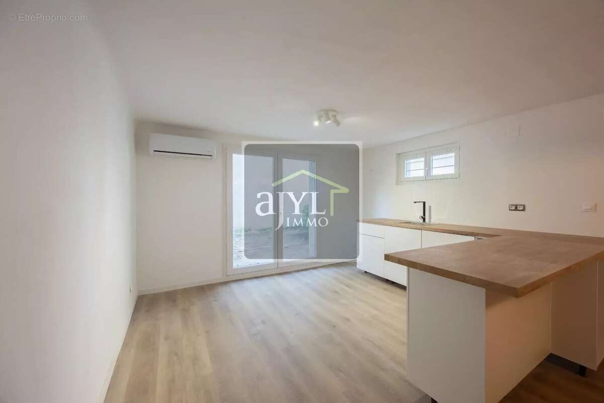 Appartement à LE PUY-SAINTE-REPARADE