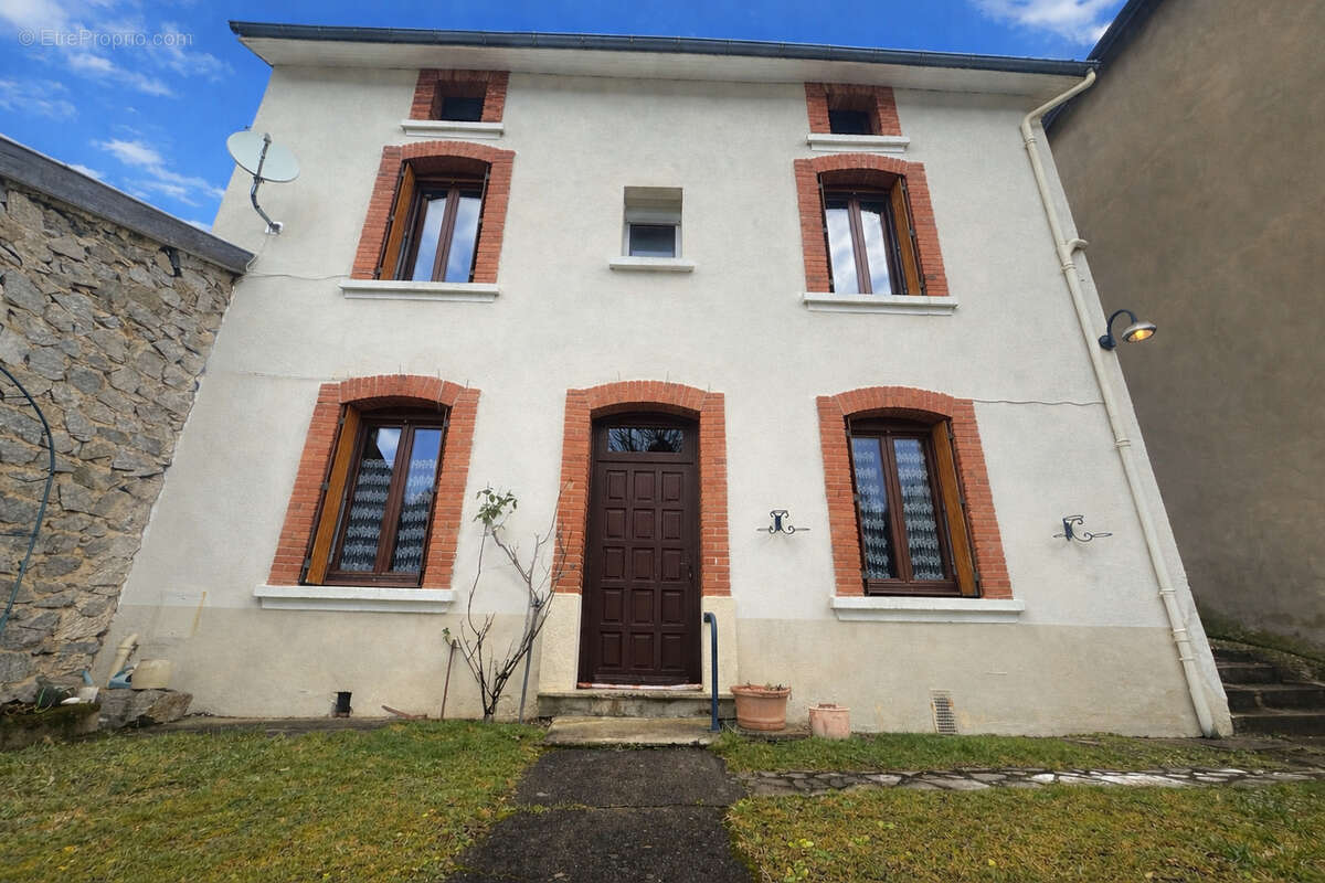 Maison à LA MONNERIE-LE-MONTEL