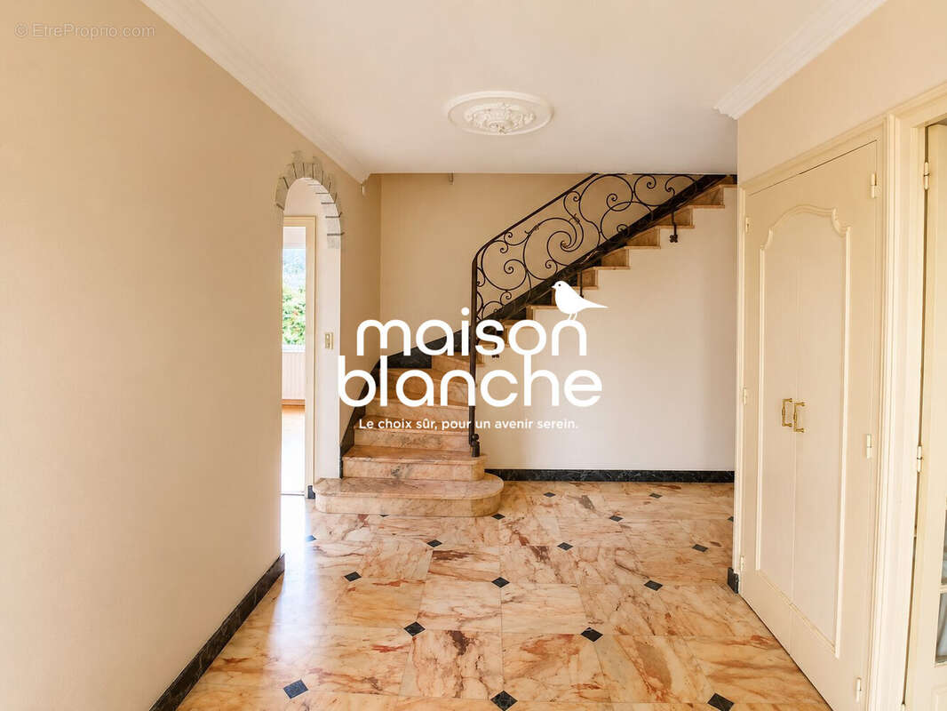 Maison 135 m² à Parthenay  - photo 2