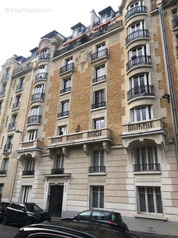 Appartement à PARIS-16E