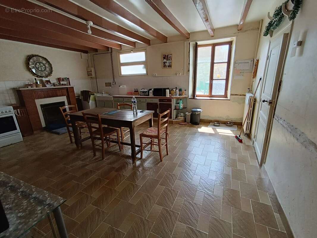 Appartement à JUILLE