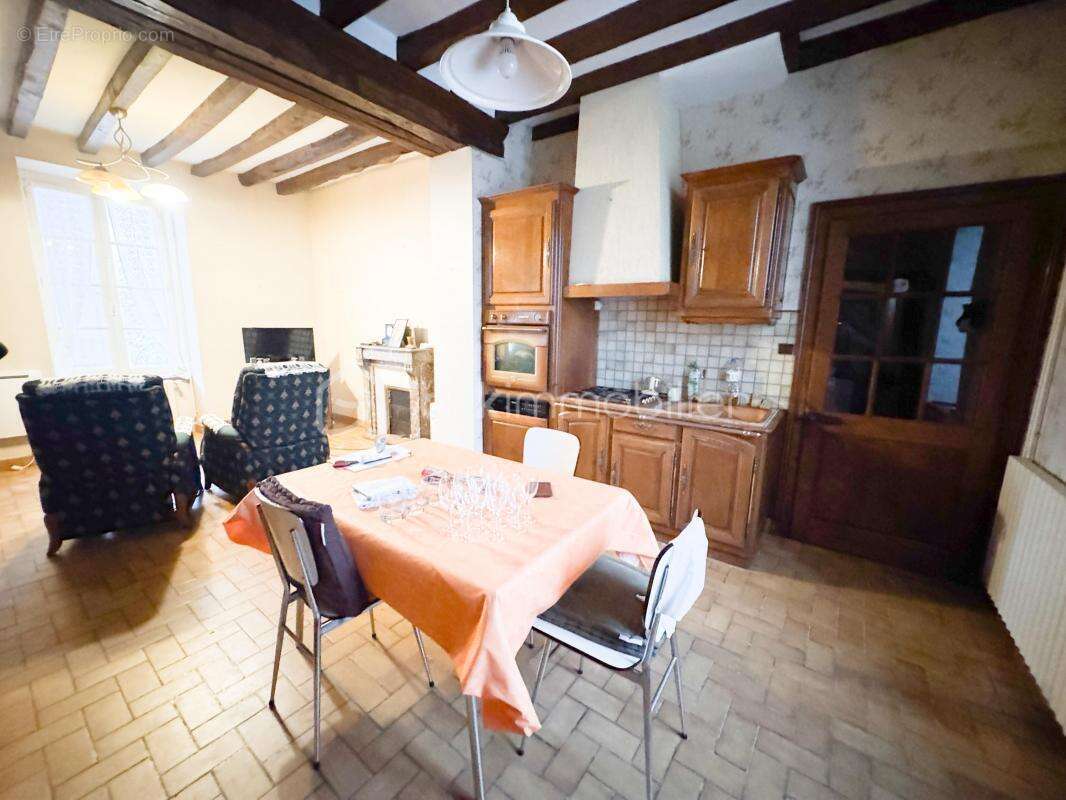 Maison à SAINT-PIERRE-LA-COUR