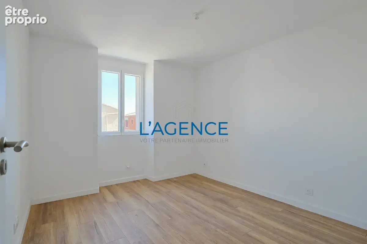 Appartement T4 de 74m2 dans une   résidence entièrement rénovée avec deux places de parkings privatives - photo 6