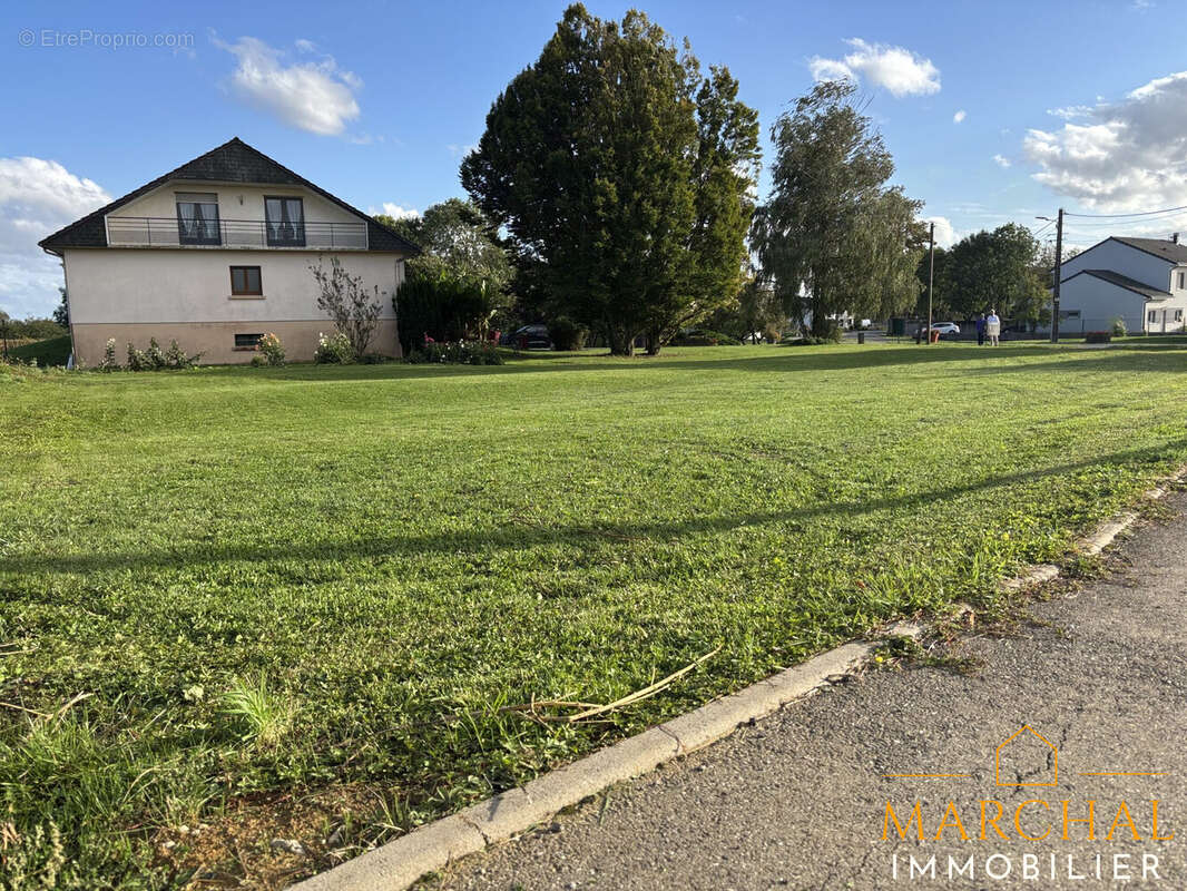 Terrain à ALAINCOURT-LA-COTE